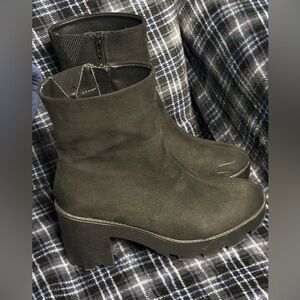 Elegant Black Heeled Boots